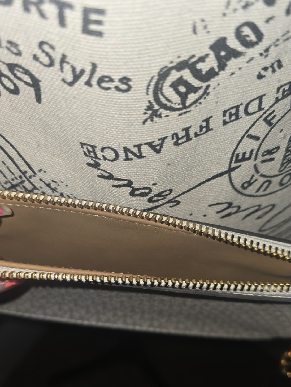 Michael Kors Cream MK W/ Gold Hardware & Gold Chain Belt Bag (NWOT)(S)✨️🤍✨️ - Picture 7 of 9